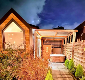 Tiny house with sauna & jacuzzi near Amsterdam